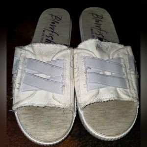 BlowFish SuperFoam size 8 women's sandle.